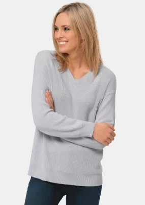 Goldner Pullover van kasjmier in patentsteek met V-hals